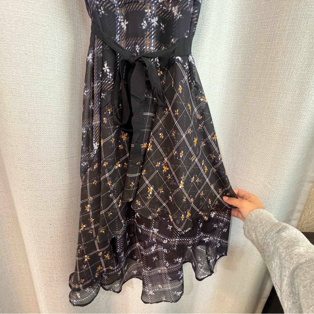 Vera wang Navy plaid floral midi flowy dress with button chest - Picture 2 of 4